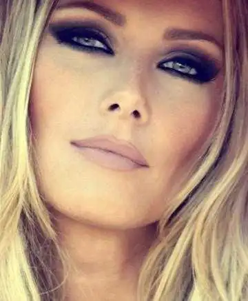Matte Black EyeShadow Smokey Eye Kit - Image 3